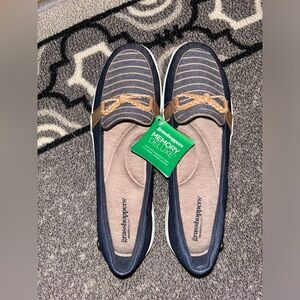 Grasshoppers women’s shoes Ortholite size 8M- NEW